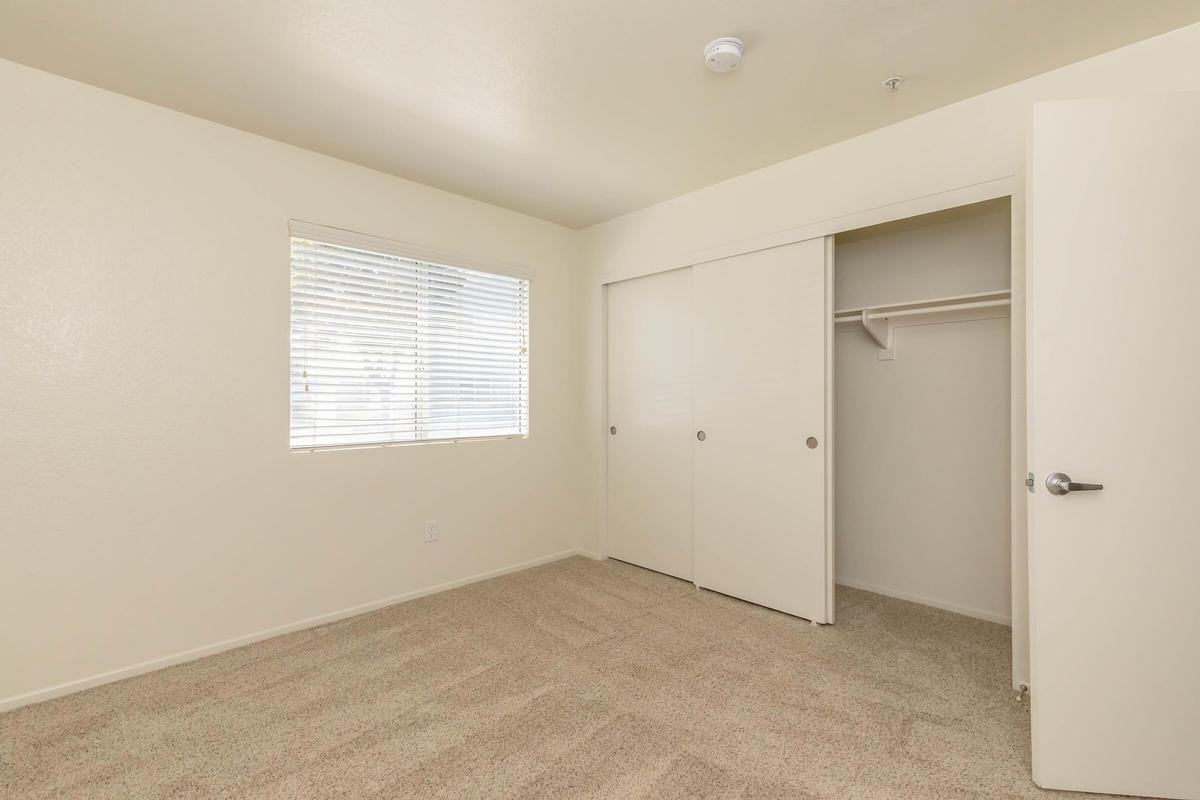 8200 N Laurelglen Blvd - Photo 7 of 37