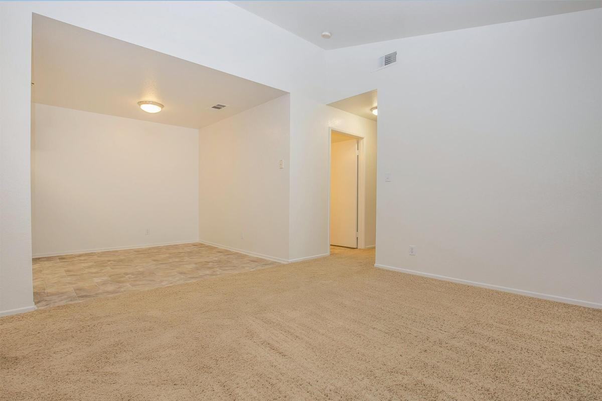 8200 N Laurelglen Blvd - Photo 4 of 10