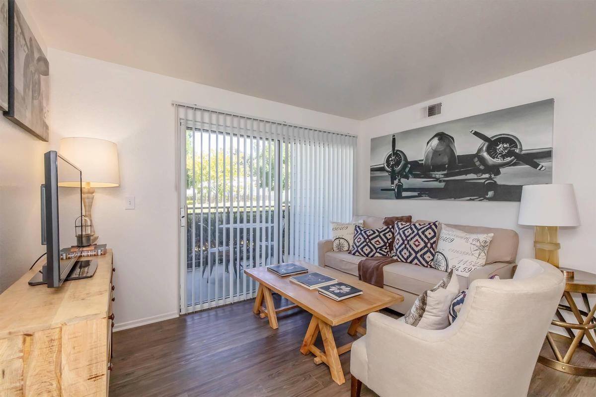 8200 N Laurelglen Blvd - Photo 4 of 14