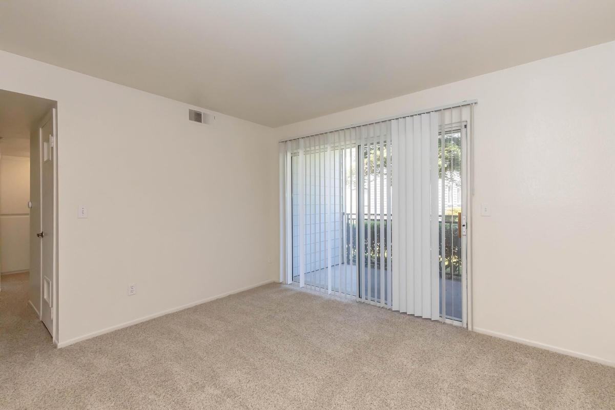 8200 N Laurelglen Blvd - Photo 5 of 37