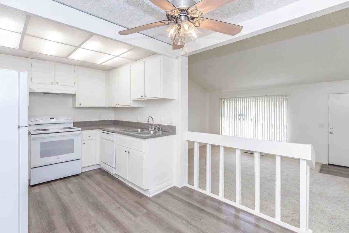 1265 N Chrisden St - Photo 4 of 28