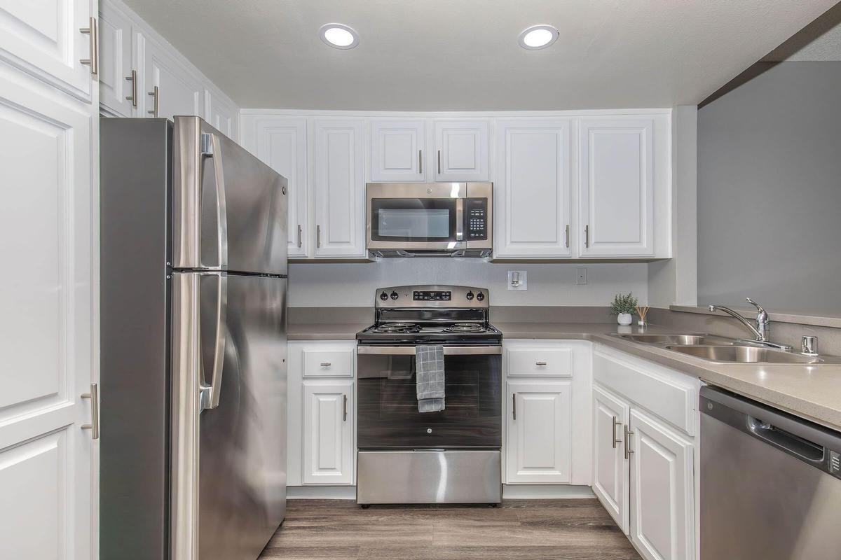 21042 E Arrow Hwy - Photo 3 of 38