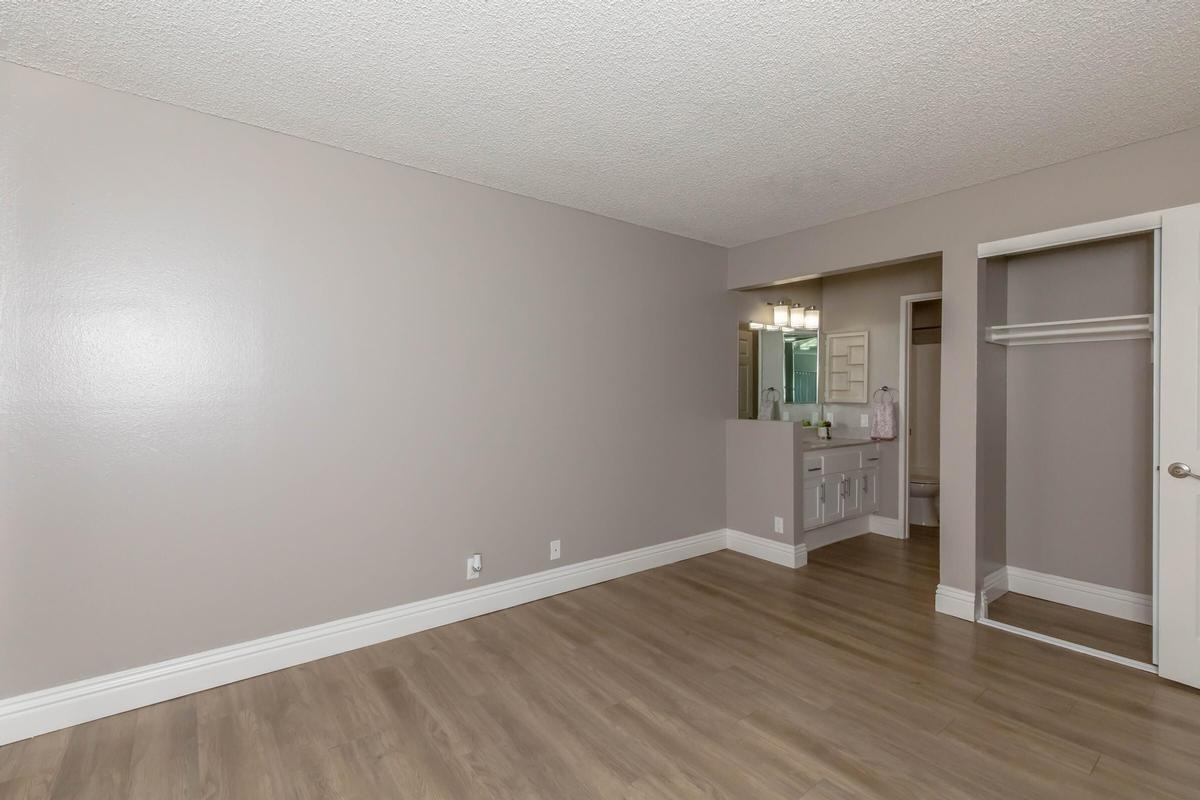 1675 E G St - Photo 4 of 32