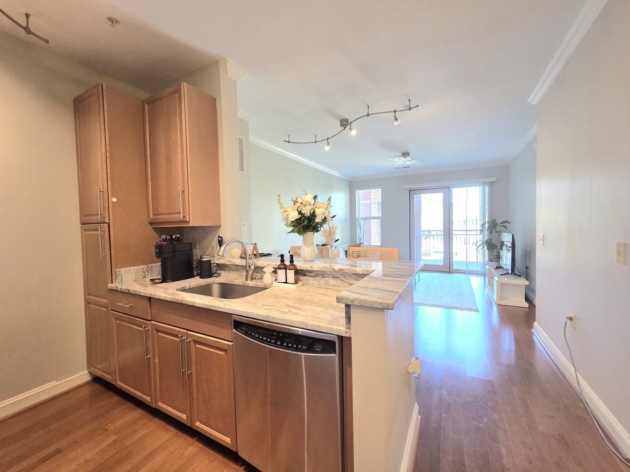 11770 Sunrise Valley Dr #318 - Photo 7 of 50