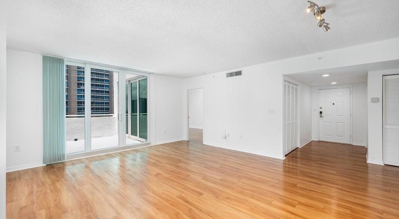 1111 Brickell Bay Drive #1511 - Photo 4 of 12