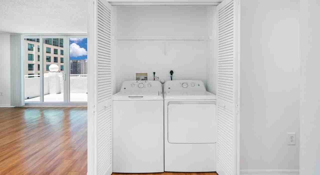 1111 Brickell Bay Drive #1511 - Photo 6 of 12