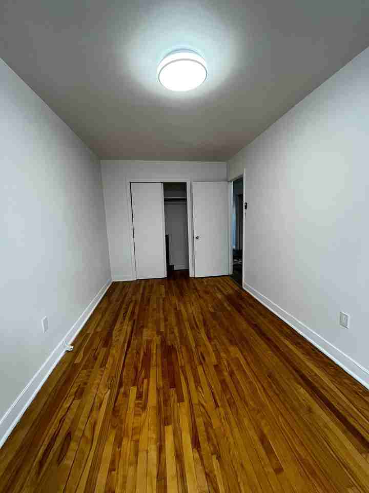 Avenue De Chateaubriand - Photo 3 of 6