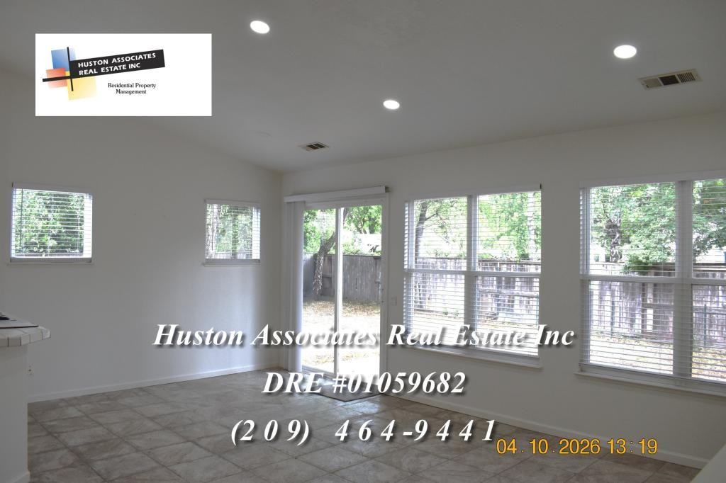 3915 Bridlewood Cir - Photo 2 of 20