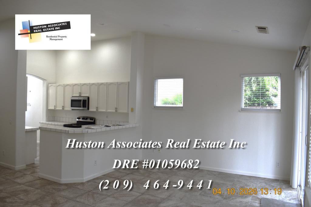 3915 Bridlewood Cir - Photo 3 of 20