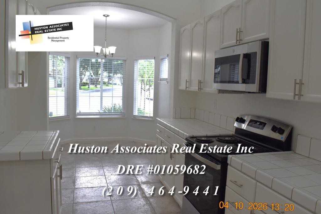 3915 Bridlewood Cir - Photo 6 of 20