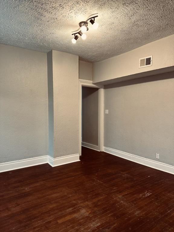 305 1st St - Photo 2 of 8