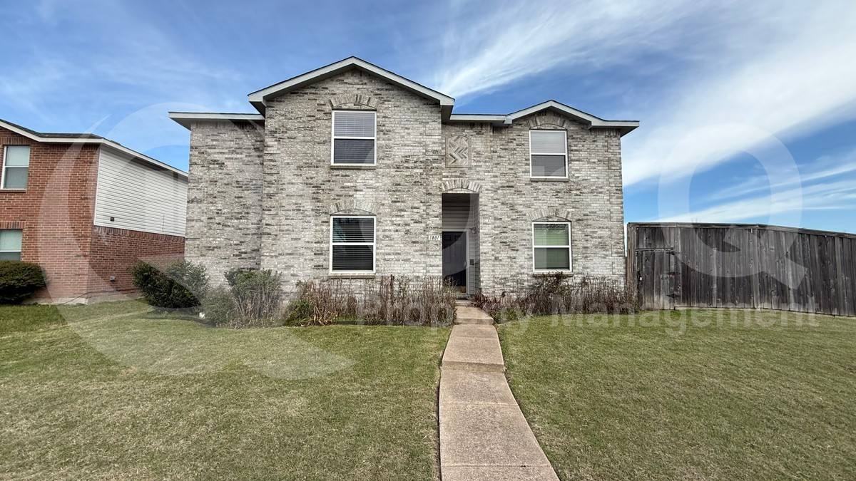 1801 Wildrose Dr - Photo 2 of 10