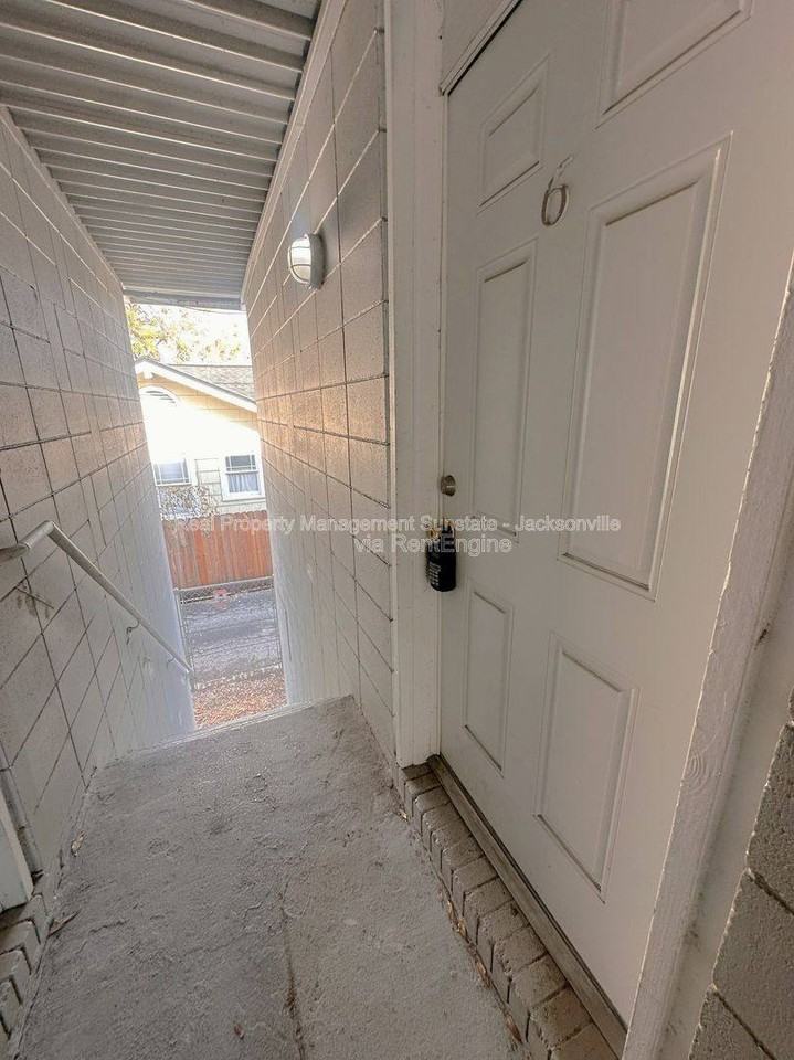 2877 Post St #6 - Photo 2 of 6