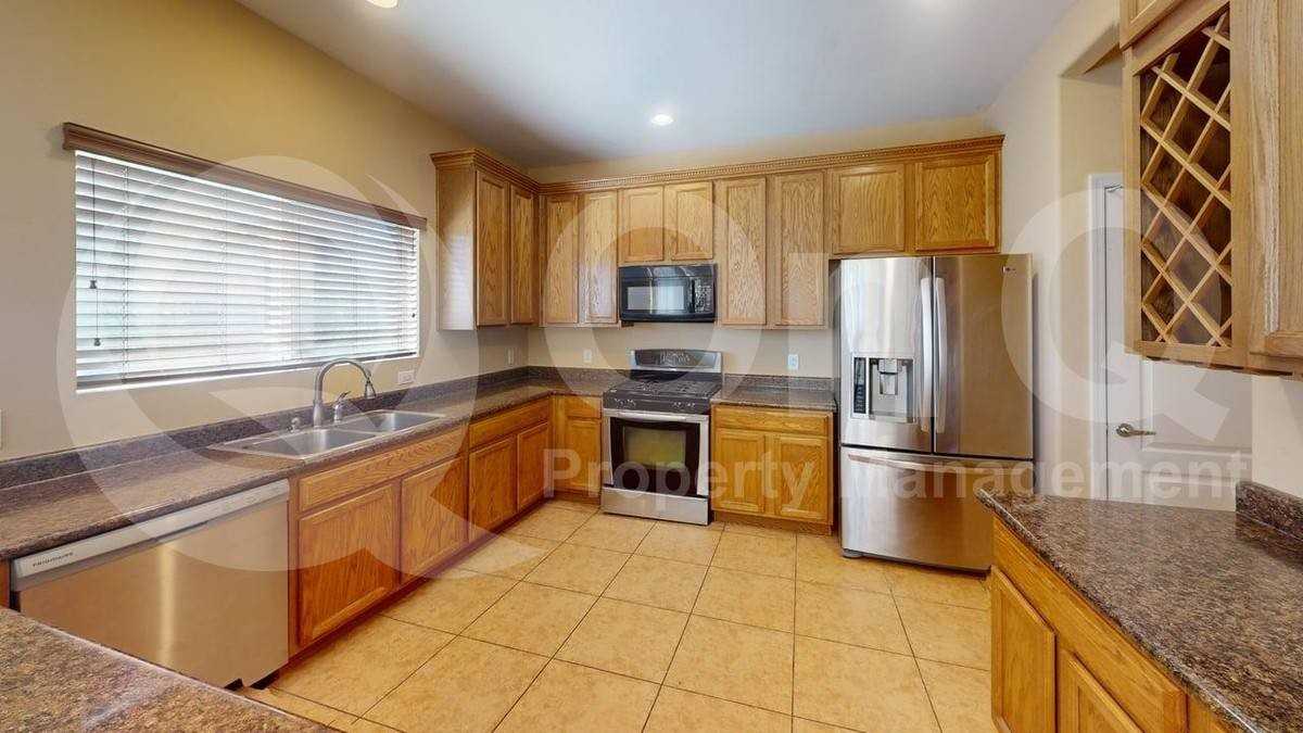 1107 W Calle Vista De Suenos - Photo 2 of 10