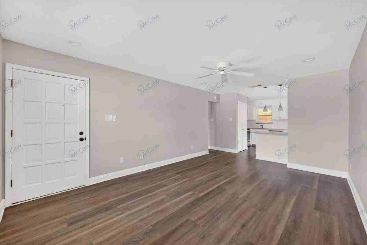 206 N Graves St - Photo 2 of 10