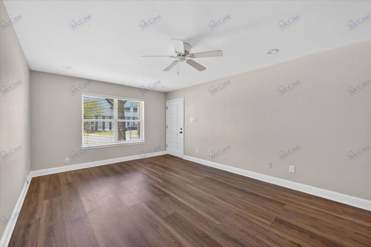 206 N Graves St - Photo 4 of 10