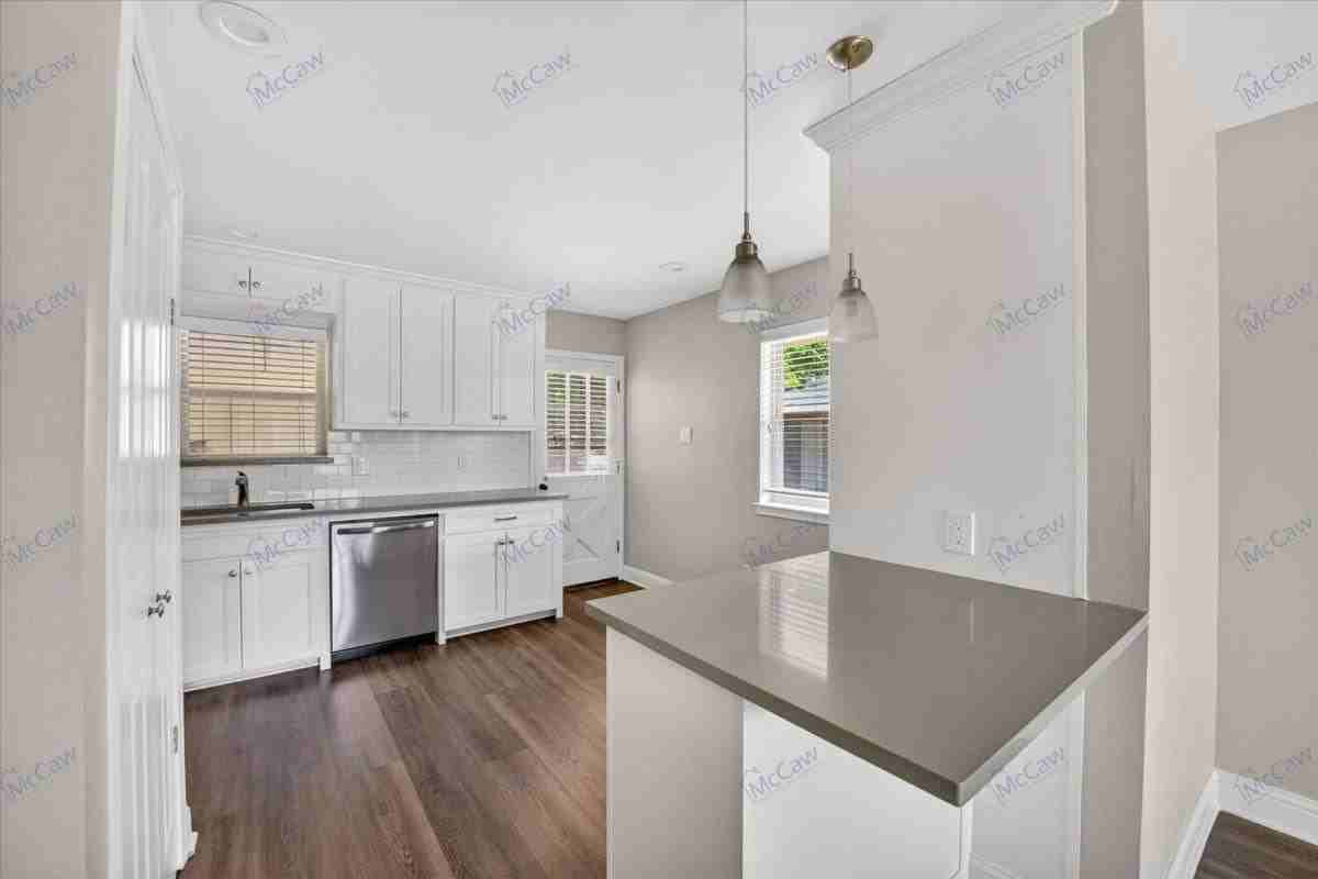 206 N Graves St - Photo 5 of 10