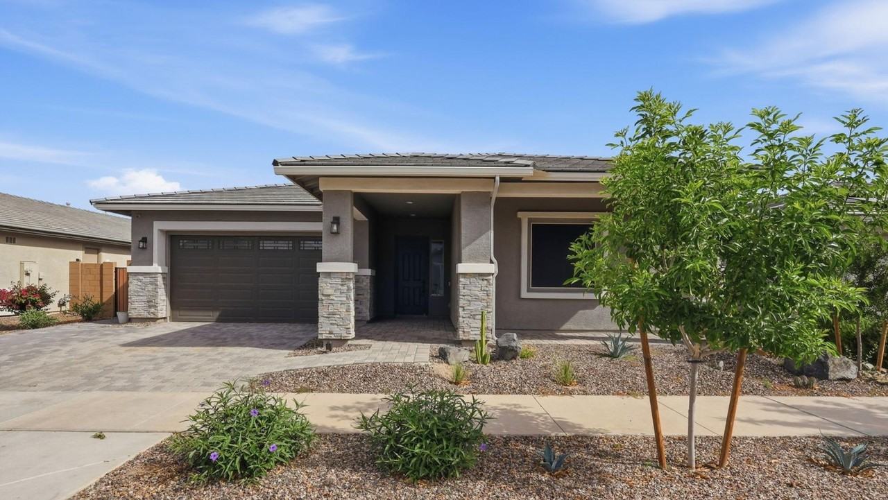 21842 E Stirrup Ct - Photo 2 of 46