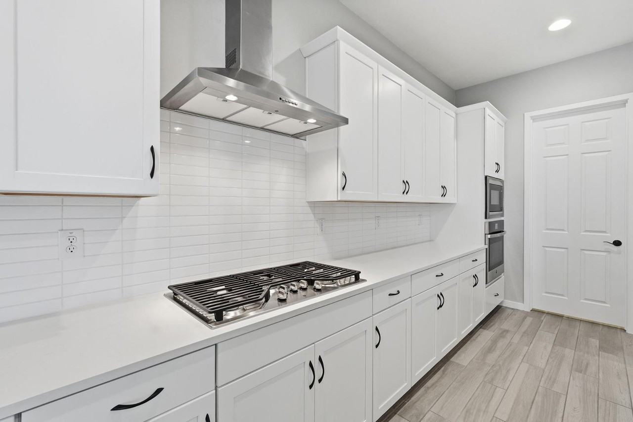 21842 E Stirrup Ct - Photo 3 of 46