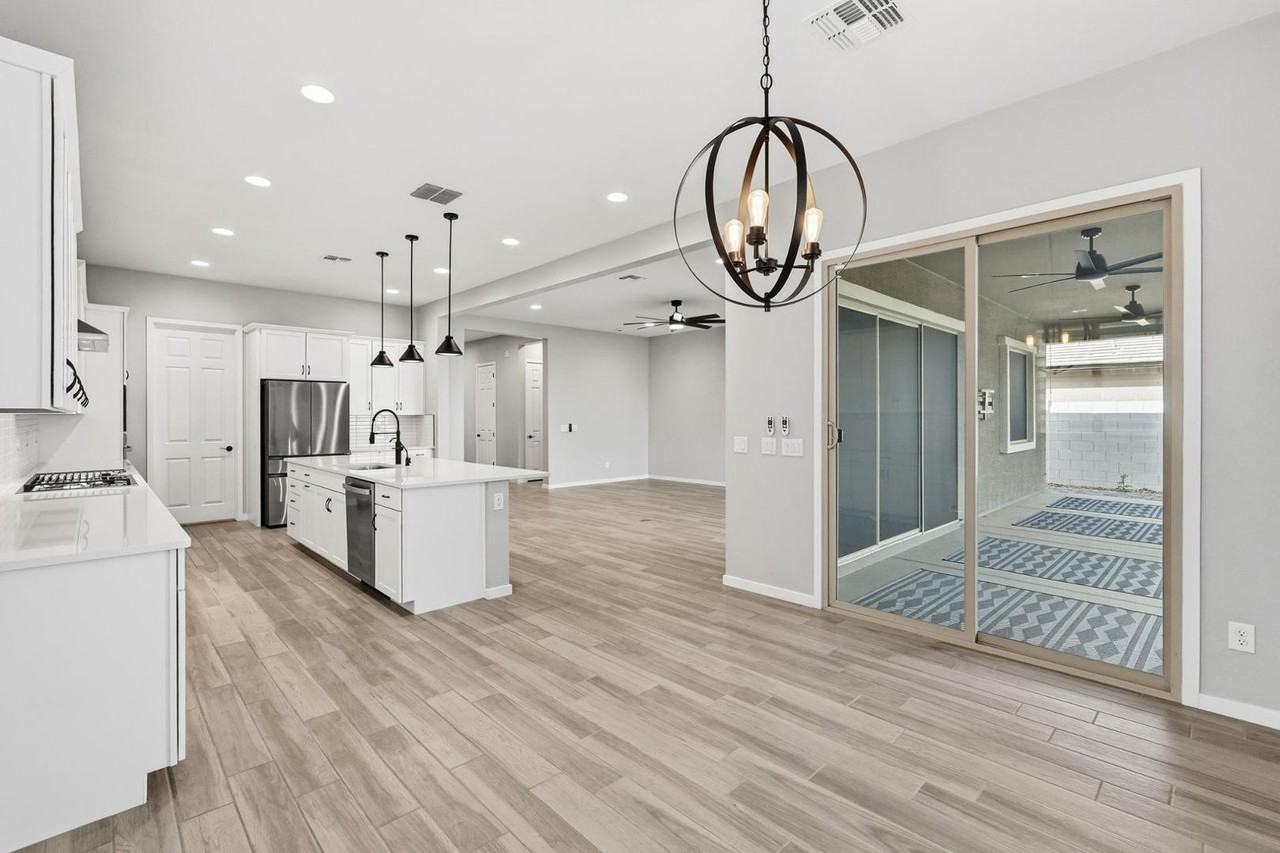 21842 E Stirrup Ct - Photo 4 of 46