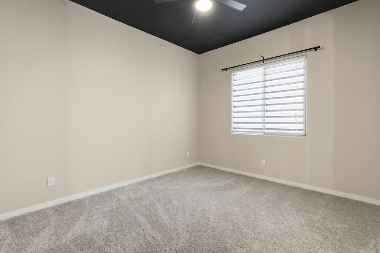 21842 E Stirrup Ct - Photo 6 of 46