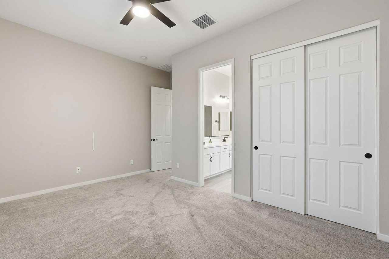 21842 E Stirrup Ct - Photo 7 of 46