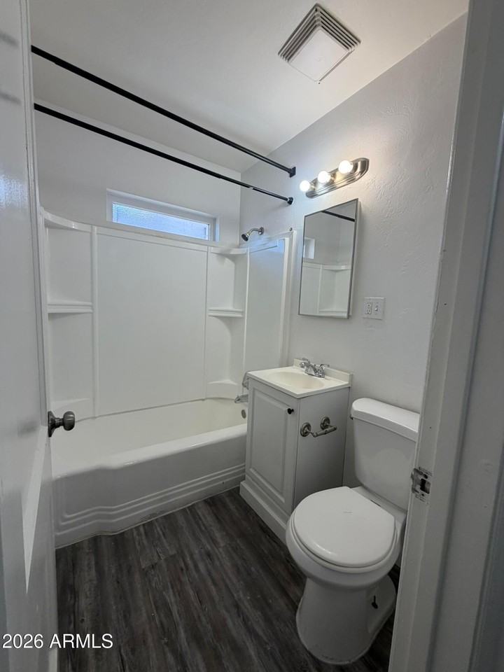 706 W Taylor St #5 - Photo 7 of 10
