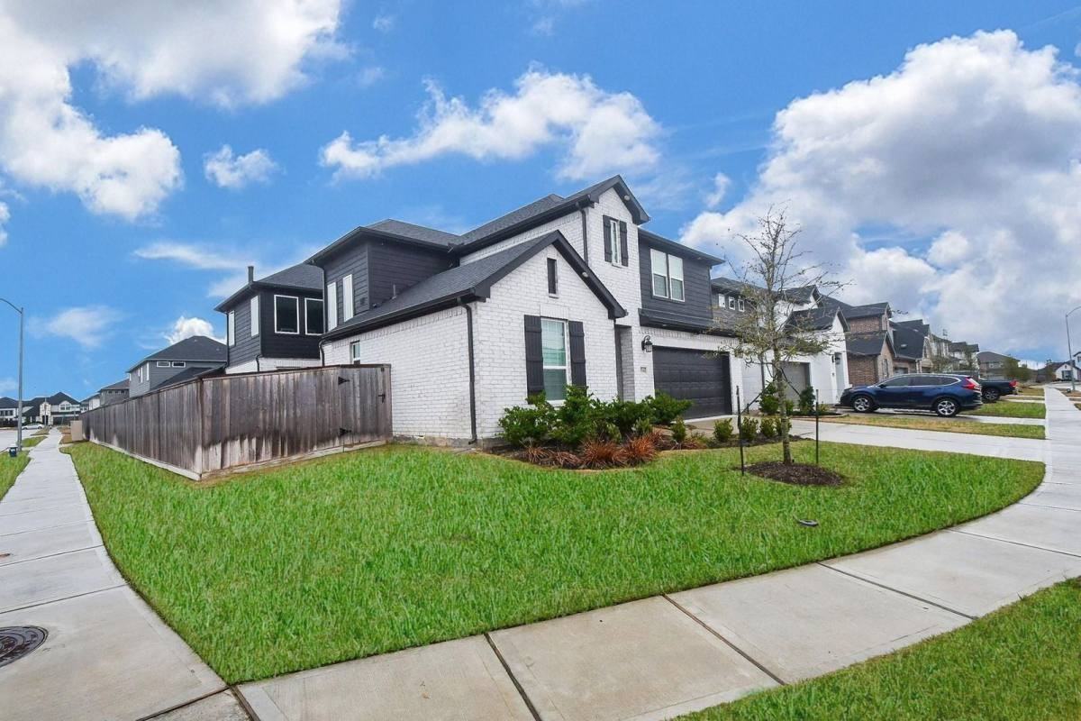 9242 Dearborn Knoll Dr - Photo 2 of 10