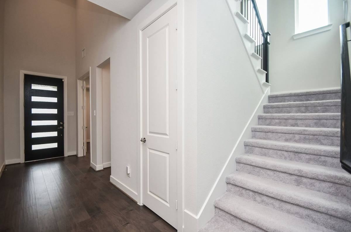 9242 Dearborn Knoll Dr - Photo 3 of 10