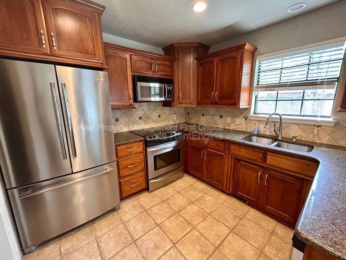 3104 S 99th St - Photo 2 of 10