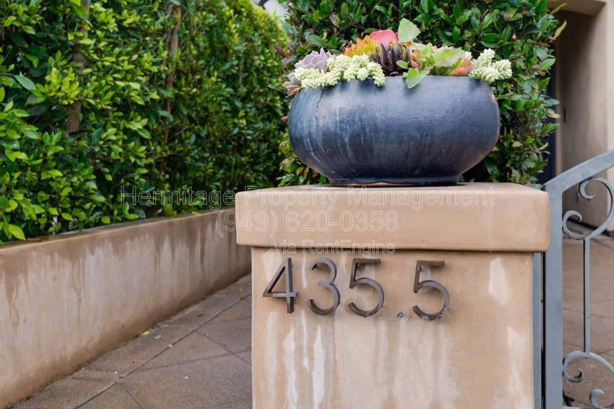 435 1 2 Carnation Ave - Photo 3 of 10