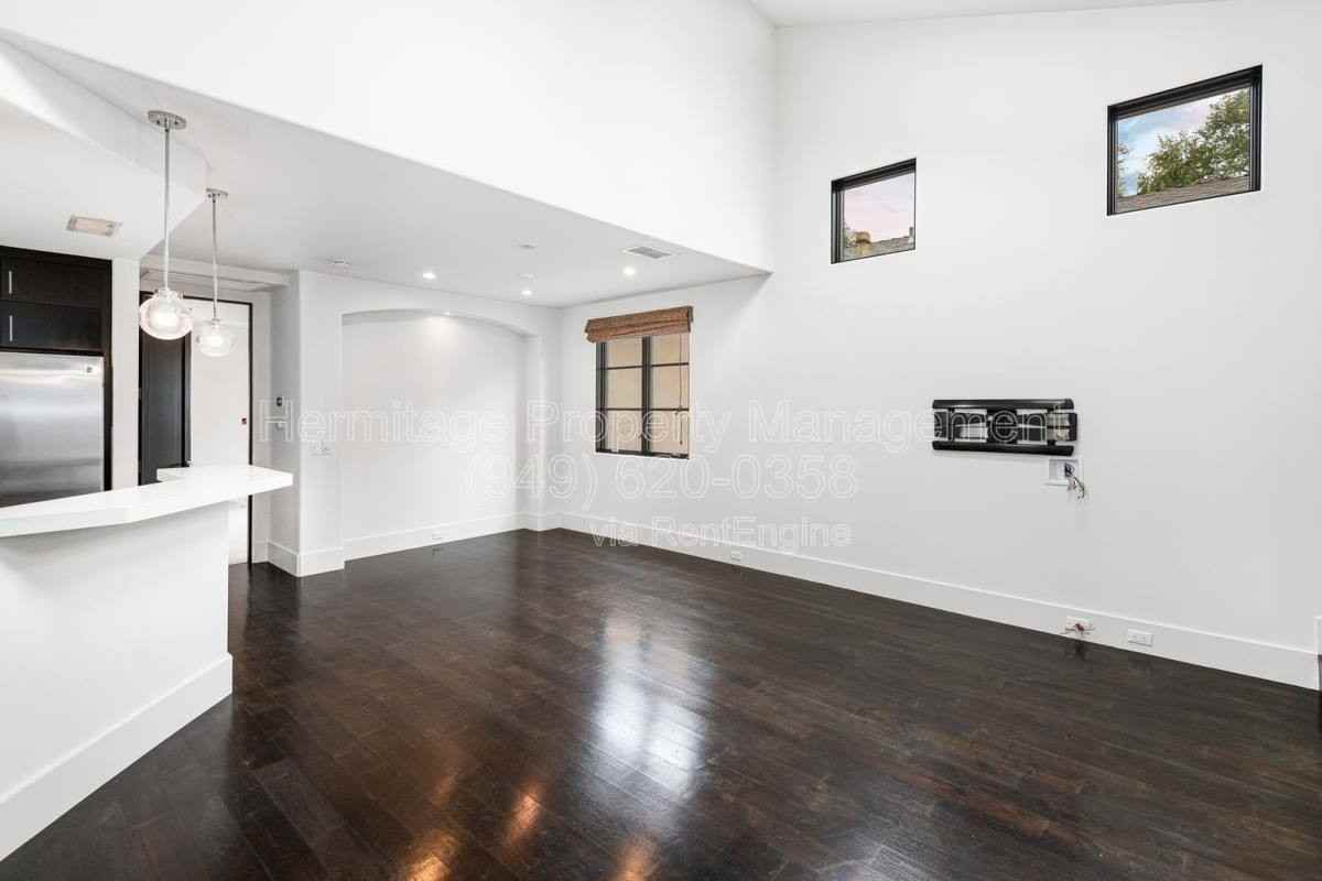 435 1 2 Carnation Ave - Photo 7 of 10