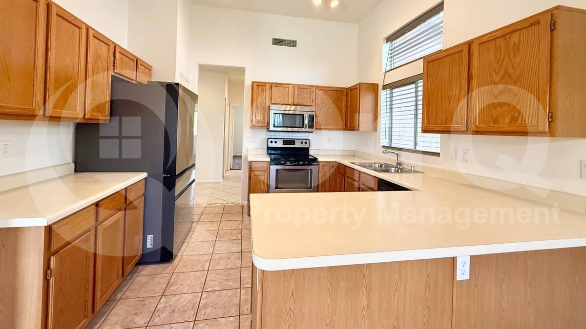 1569 E Princeton Ave - Photo 3 of 10