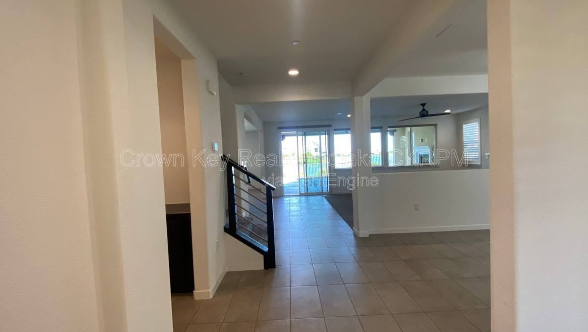 17823 Taft Dr - Photo 2 of 10