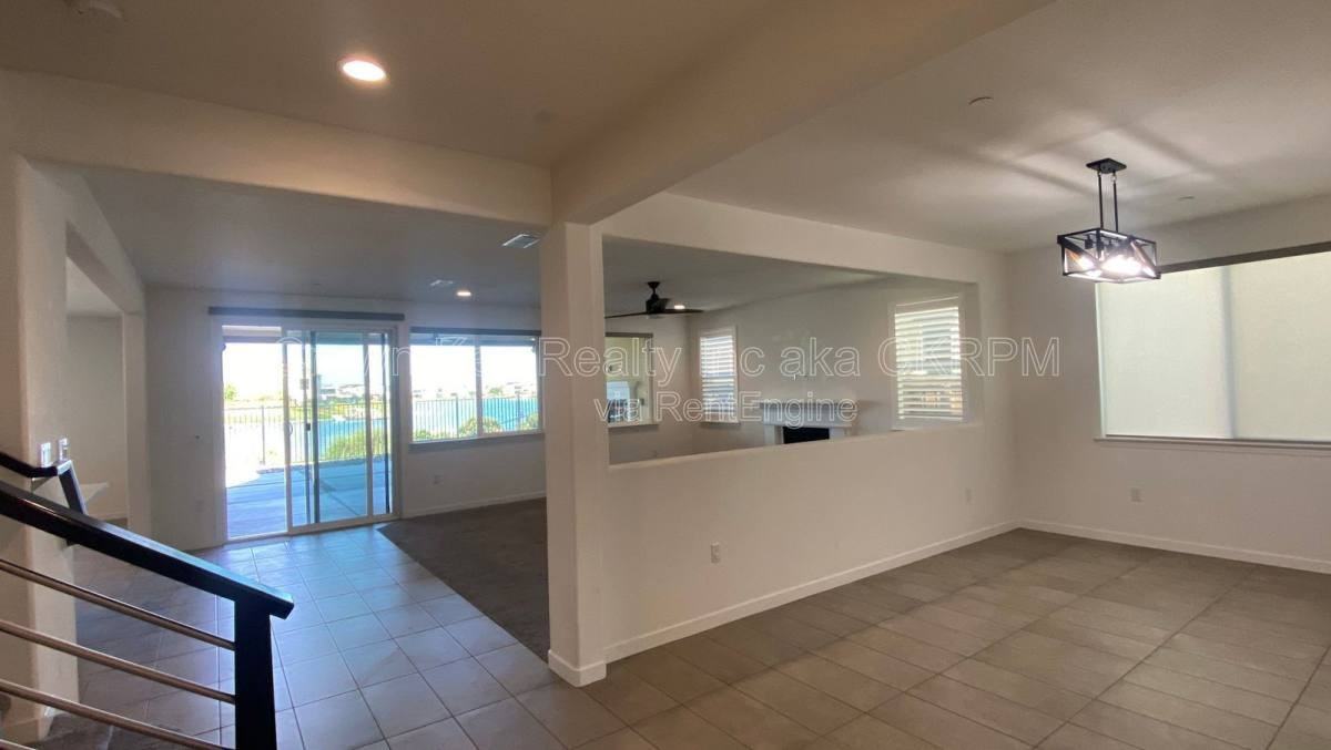17823 Taft Dr - Photo 3 of 10