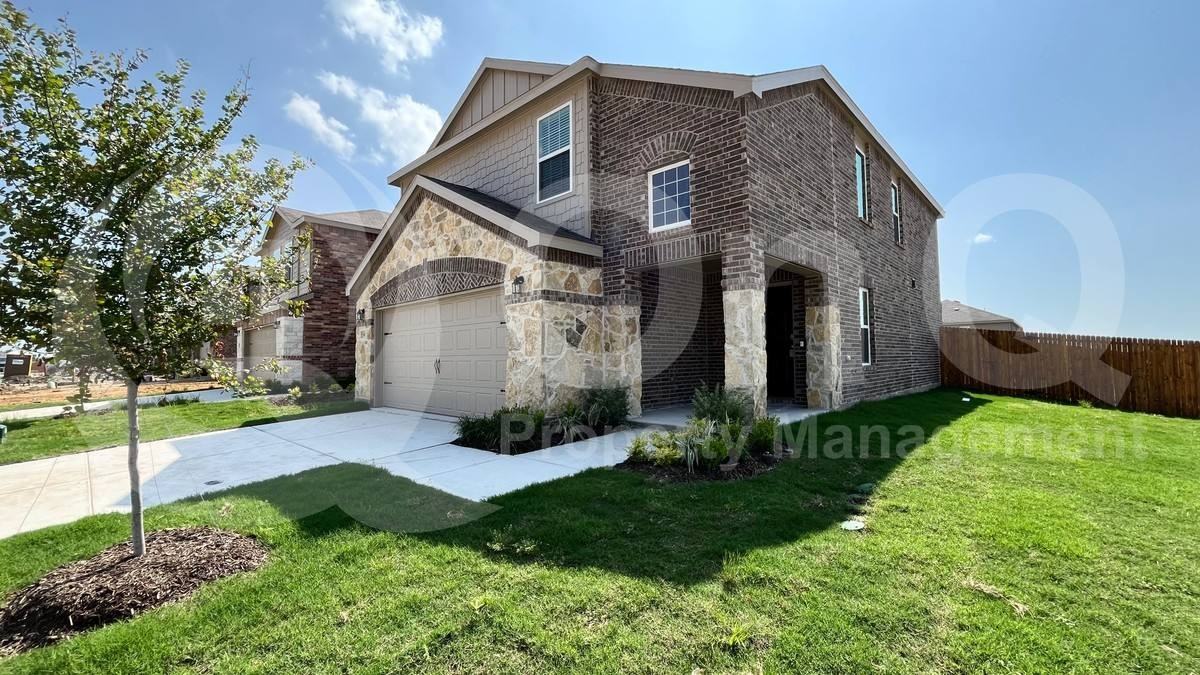 812 Poppy Cove Ln - Photo 2 of 10