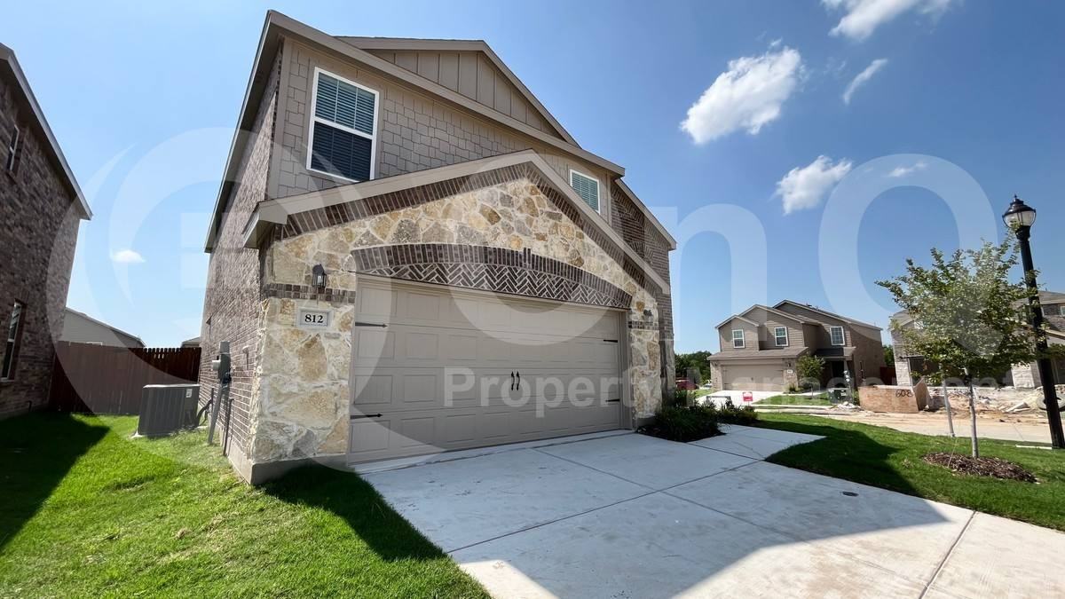 812 Poppy Cove Ln - Photo 3 of 10