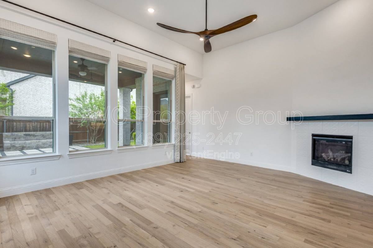 3213 Alexandra Ln - Photo 2 of 10