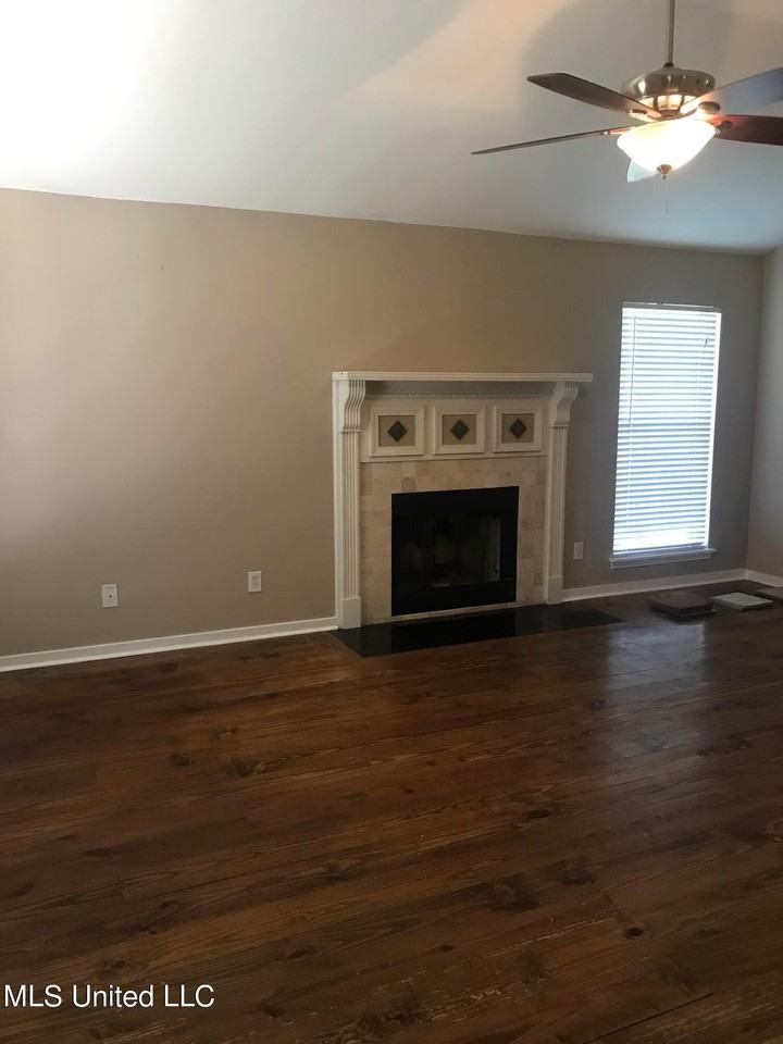 321 Evergreen Way - Photo 3 of 17