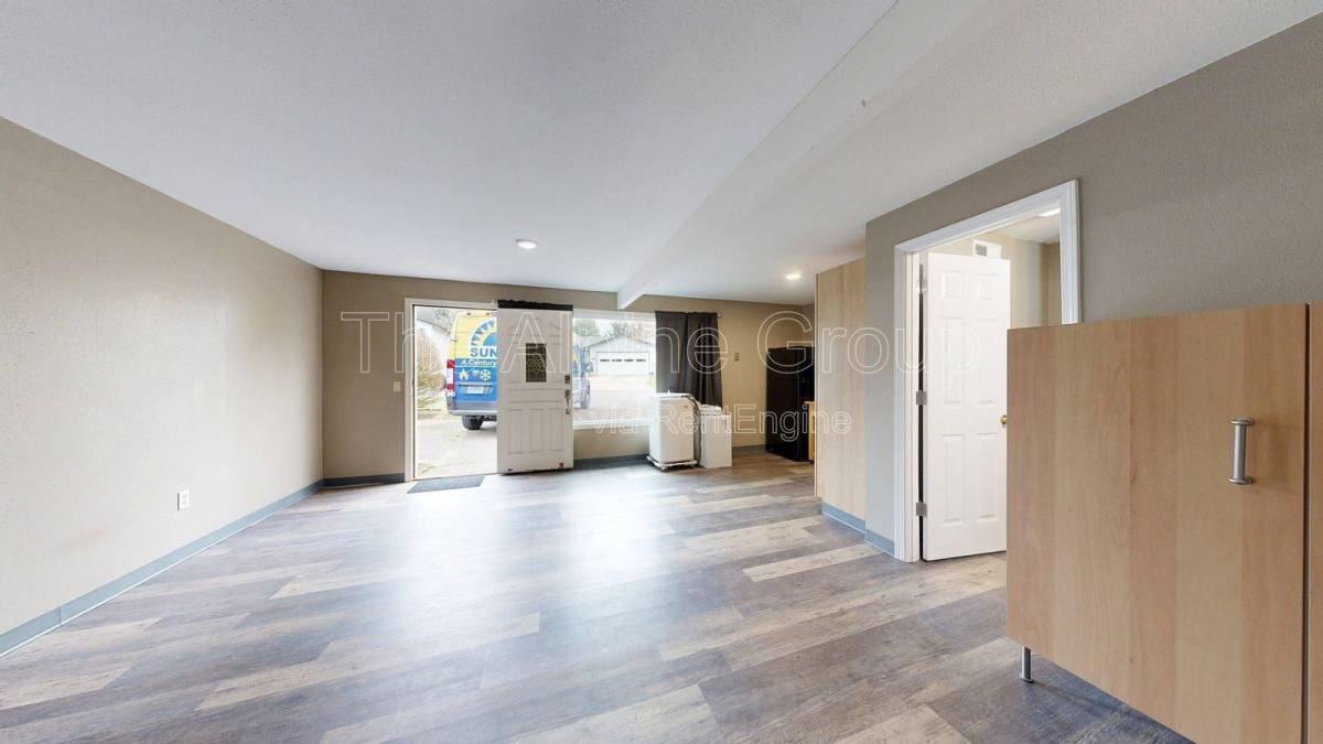 12805 Sw Washington Ave #B - Photo 2 of 7