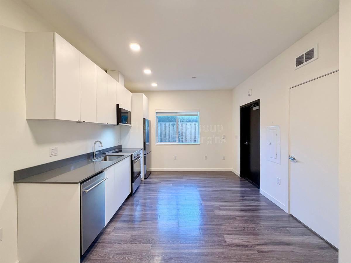 1545 Ne 41st Ave #104 - Photo 2 of 7