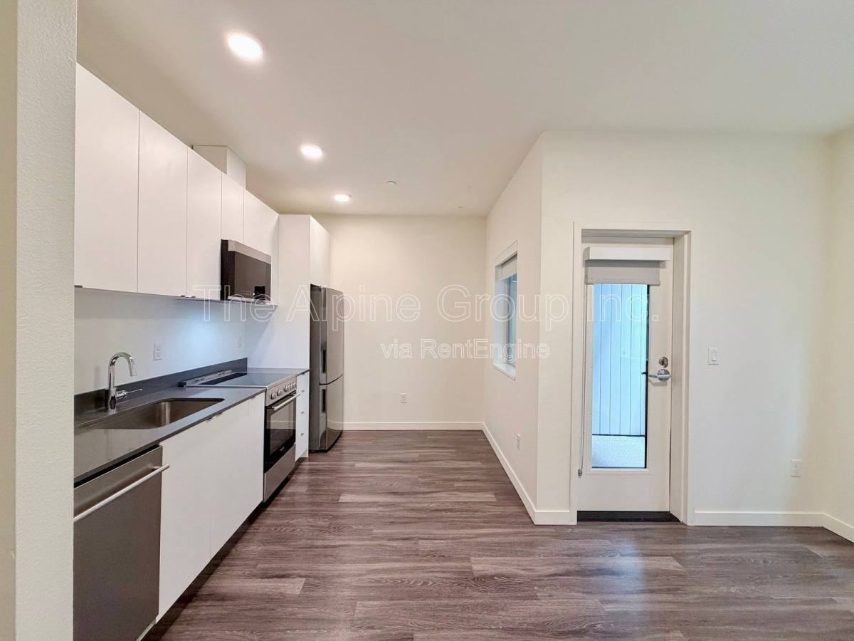 1545 Ne 41st Ave #204