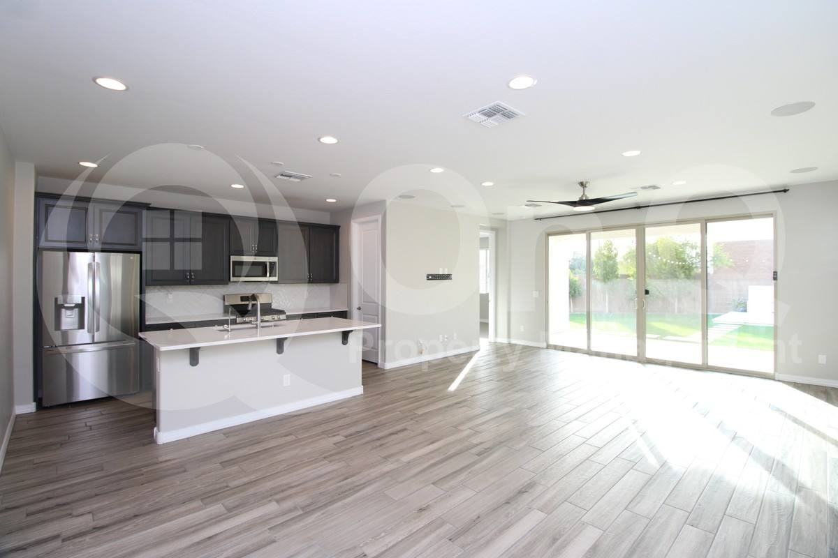 3044 N Cholla St - Photo 3 of 10