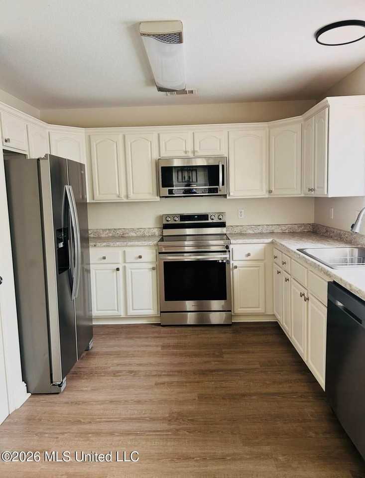 1114 Washington Ave - Photo 5 of 11