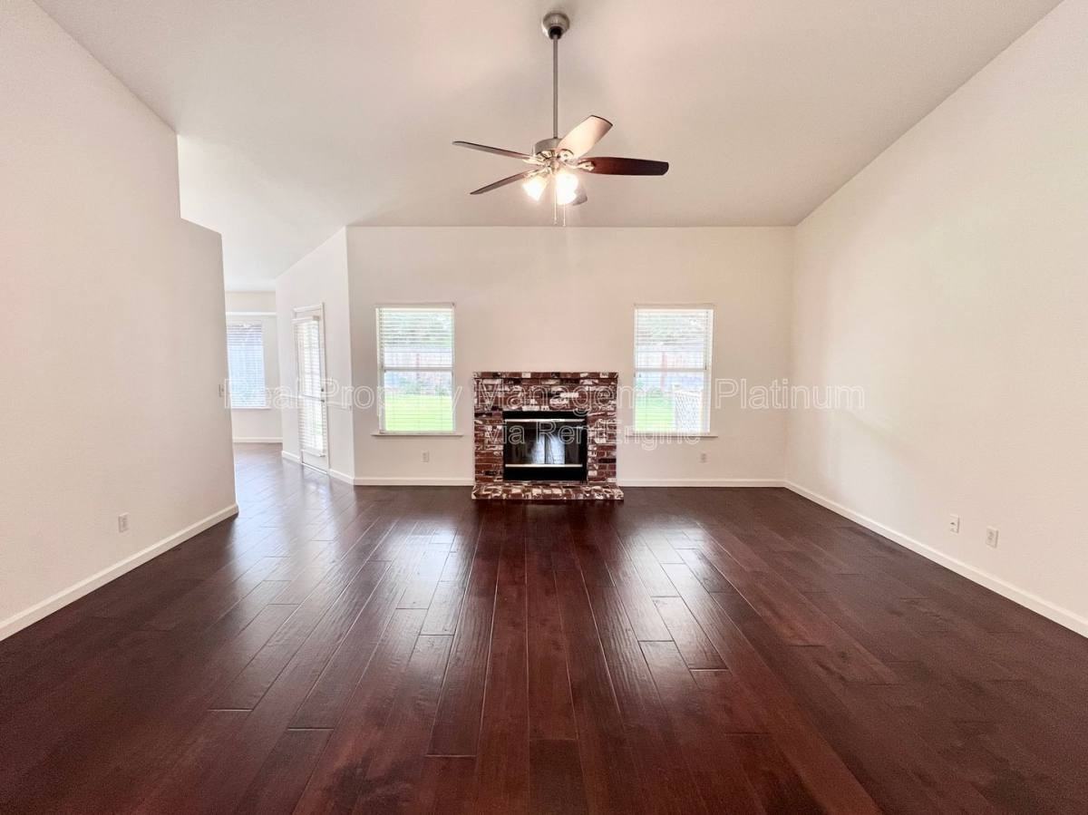 6535 N Vista Ave - Photo 3 of 10