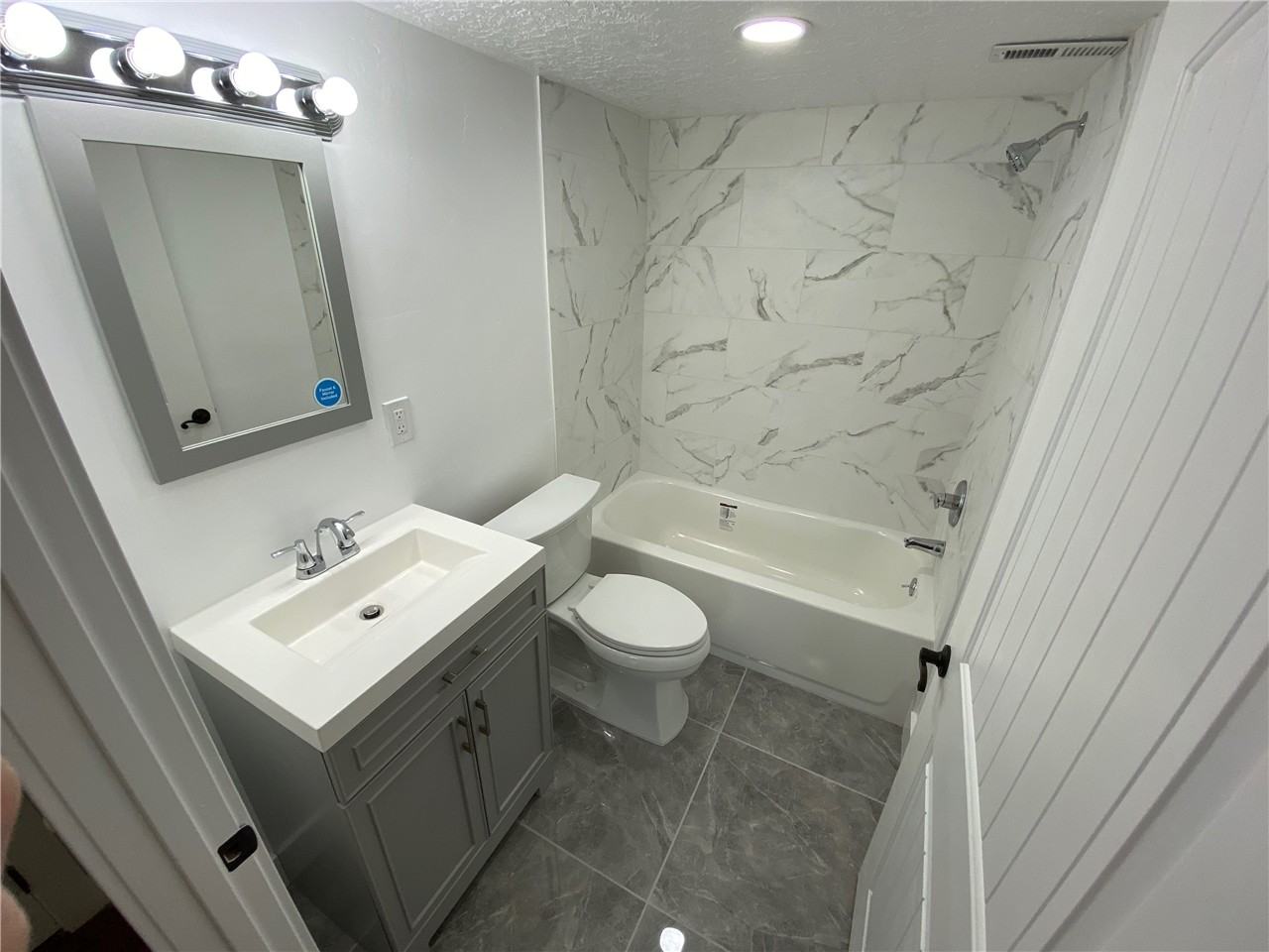 1050 En #B - Photo 3 of 18