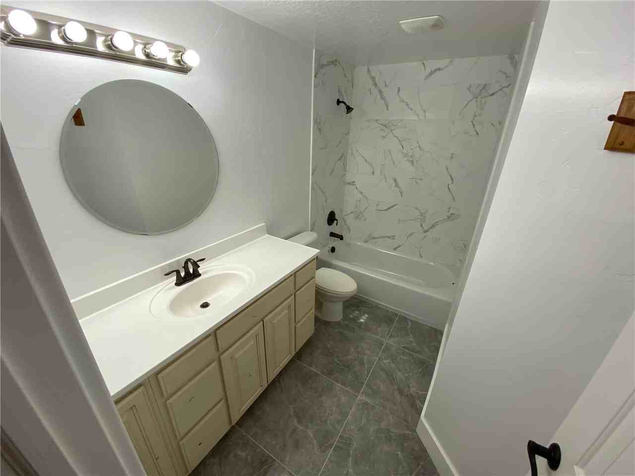 1050 En #B - Photo 4 of 18