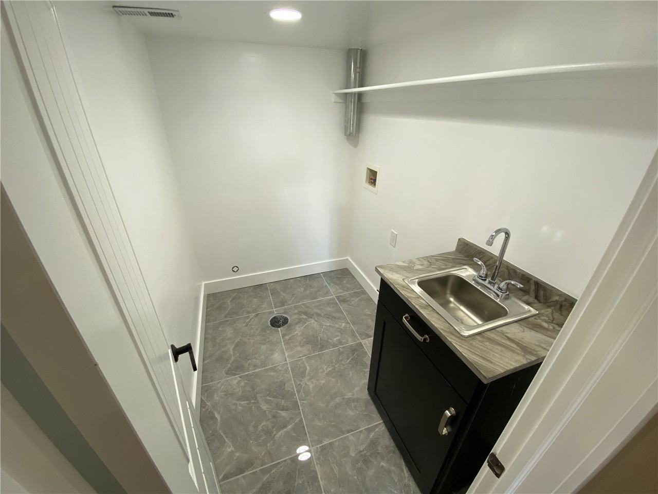 1050 En #B - Photo 5 of 18