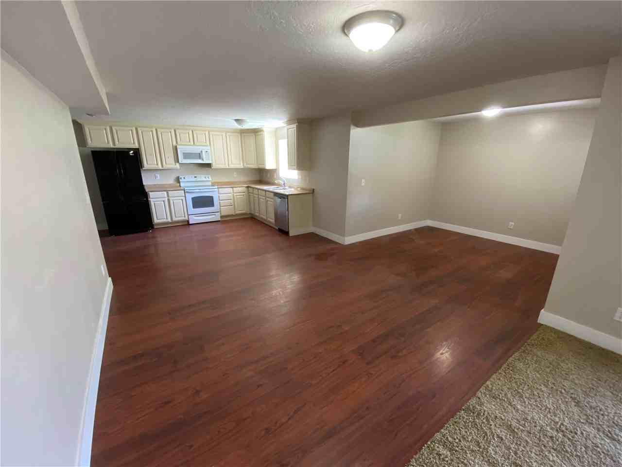 1050 En #B - Photo 6 of 18