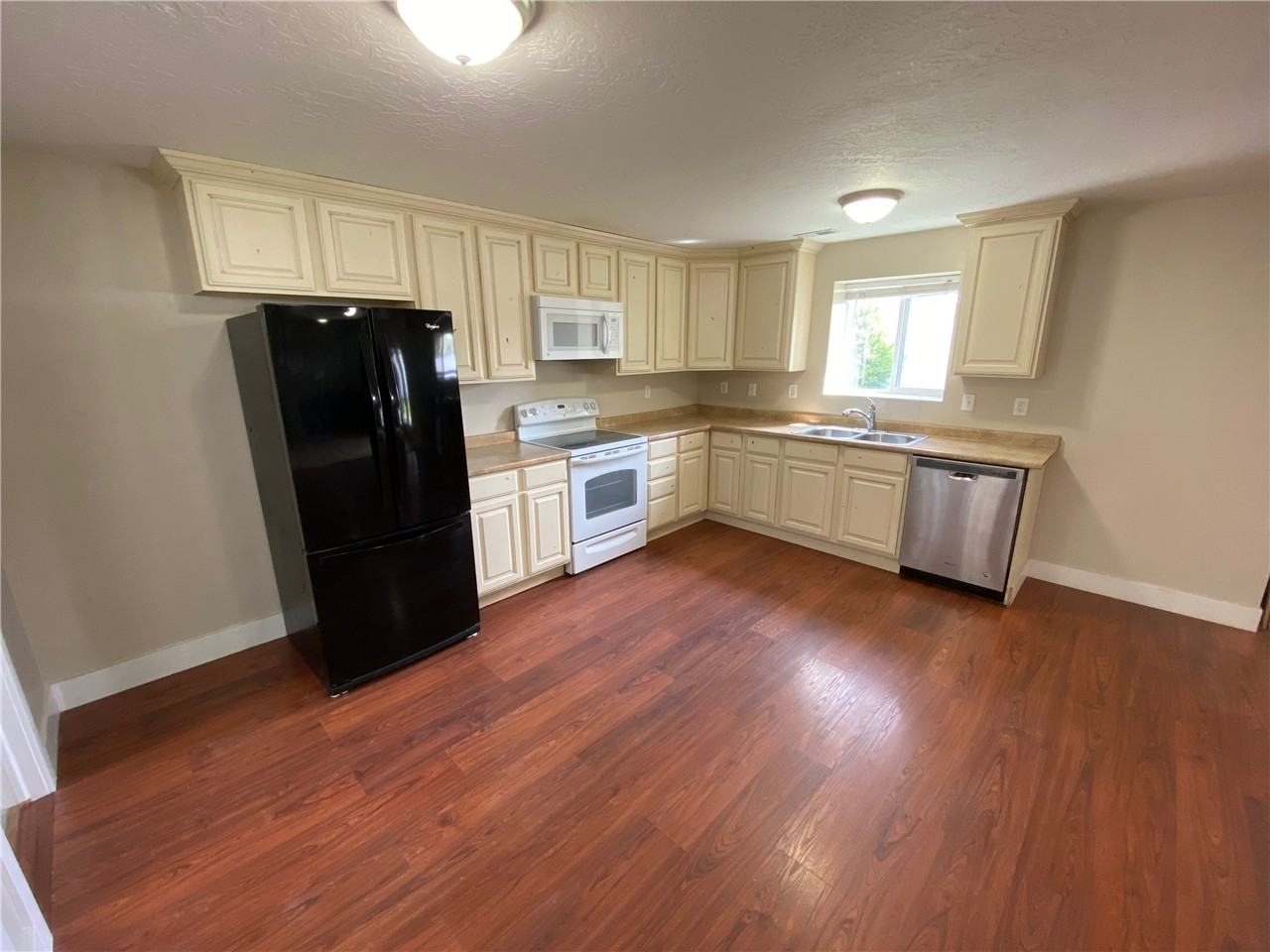 1050 En #B - Photo 7 of 18